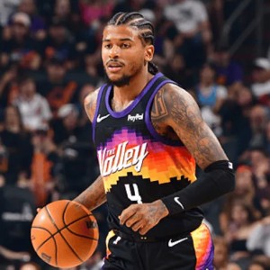 开云登录-队记：杰伦-格林中场时返回赛场尝试热身，随后又返回更衣室