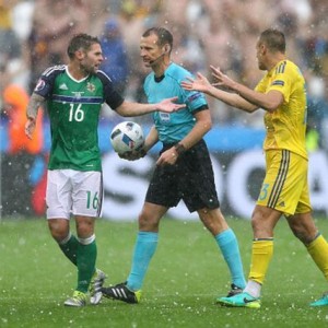 开云登录-欧洲杯第一场雨战来袭?布加勒斯特球场成了游泳池